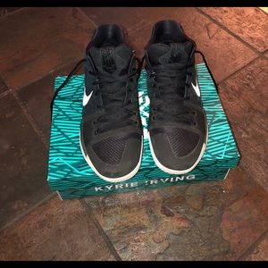 Nike Kyrie 3 U.S. 10.5
